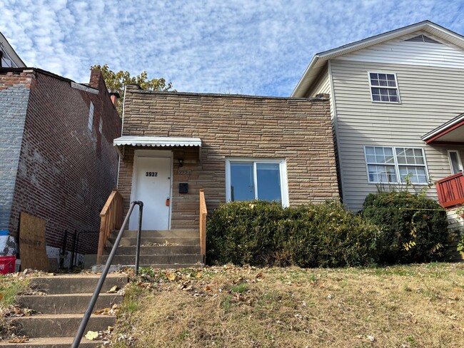 Building Photo - 3937 Iowa Ave