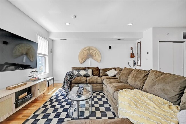 Photo - 1607 Brown St Unit 3