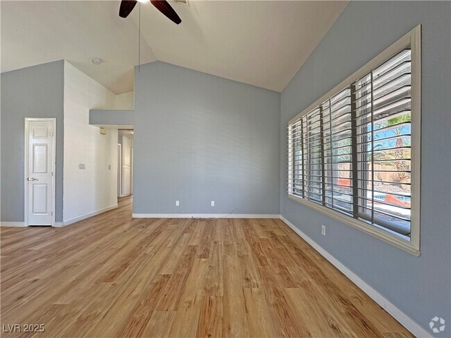 Building Photo - 2746 Sandalwood Ave Rental