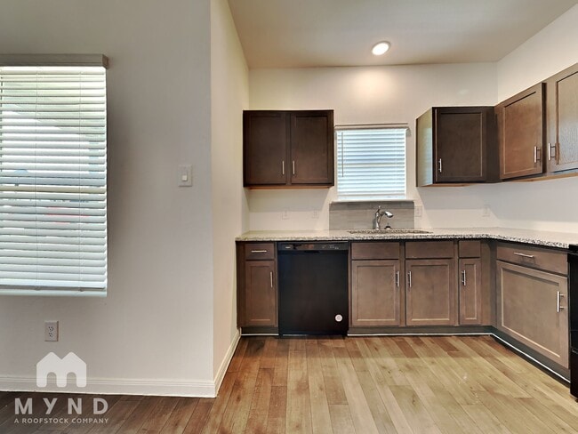 Photo - 16563 Colleen Pl