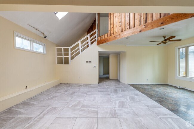 Building Photo - 42 Wilcox St Rental