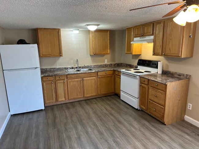 Building Photo - 224 C St Unit Apt C