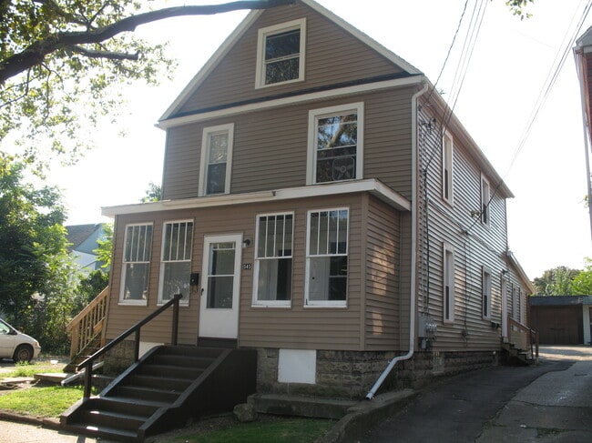 Building Photo - 545 E. 22nd St. Unit 2ndfloor