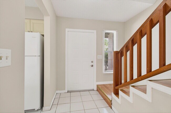 Photo - 2006 Wharf Ln