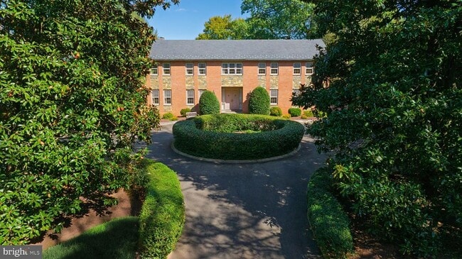 Photo - 221 Chain Bridge Rd