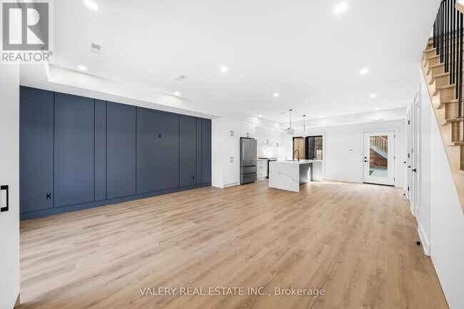 Photo - 158 Dovercourt Rd