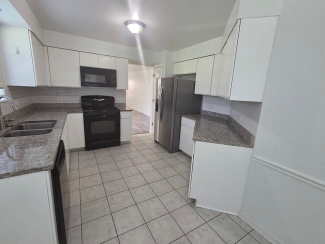 Photo - 2213 Camden Ln