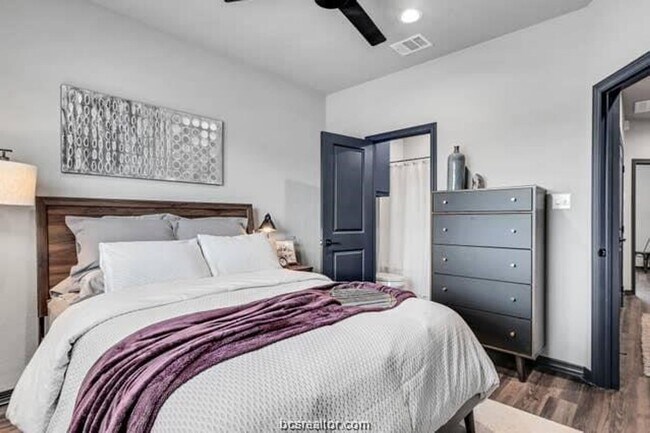 Photo - 1451 Associates Ave Unidad Carter Creek Condos