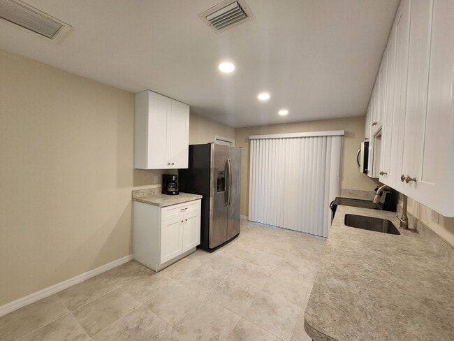 Cozy Duplex in the Beautiful Buckingham Area