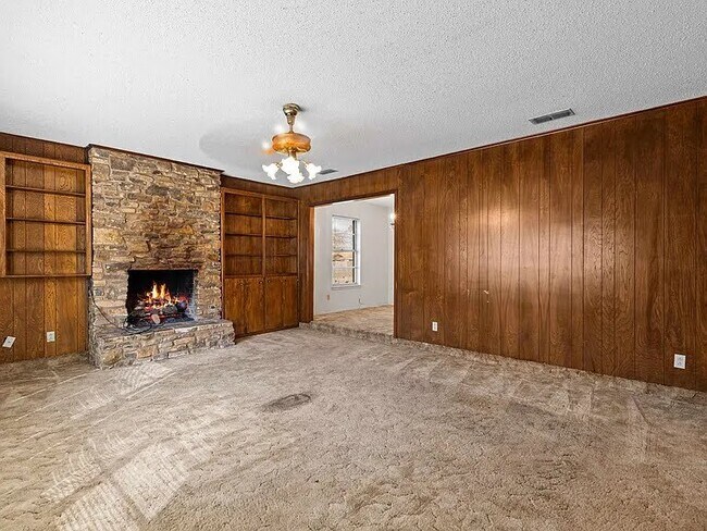 Photo - 2600 Redbud St