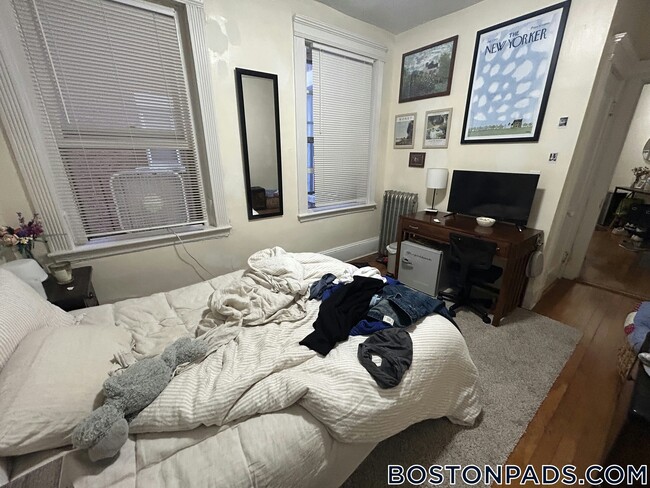 Building Photo - 463 Park Dr