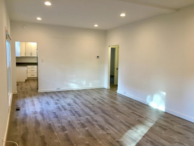 Photo - 853 Channing Ave