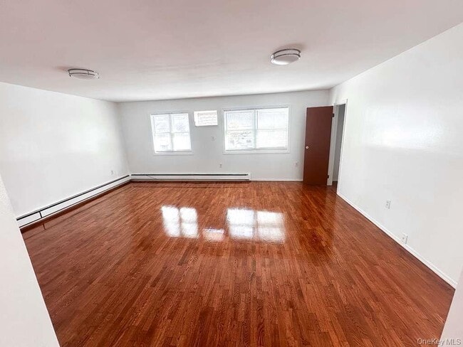 Photo - 197-03 120th Ave