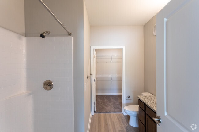 2BR, 2BA - 1154 SF