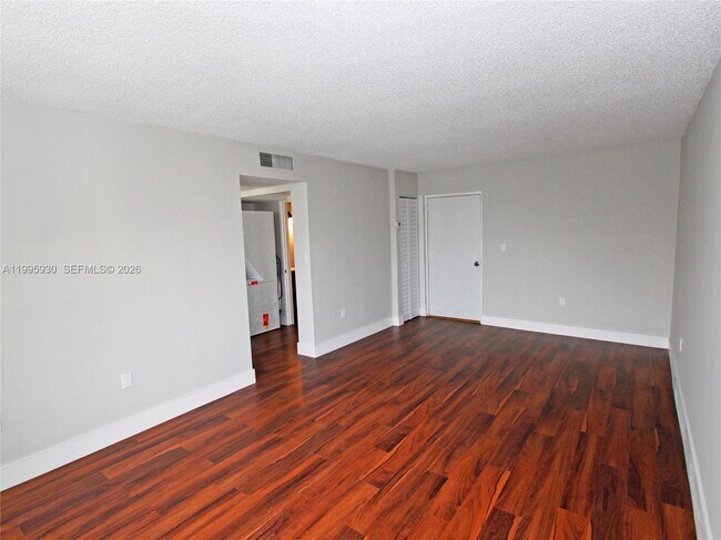 Photo - 9411 SW 4th St Unidad 308