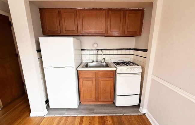 Building Photo - 956 Ludlow Ave Unit 956-06