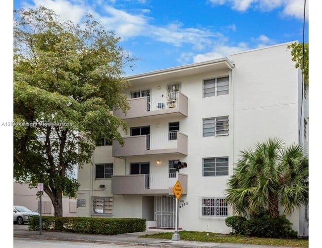 Building Photo - 755 SW 6th St Unit 6