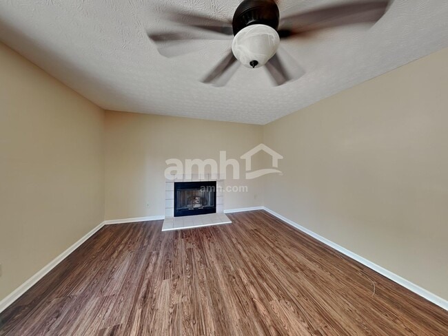 Photo - 8612 Oak Creek Dr