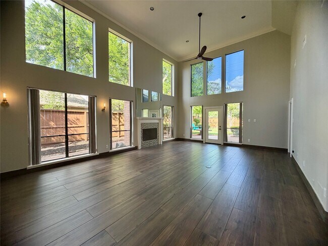 Photo - 8006 Oakwood Bend Dr