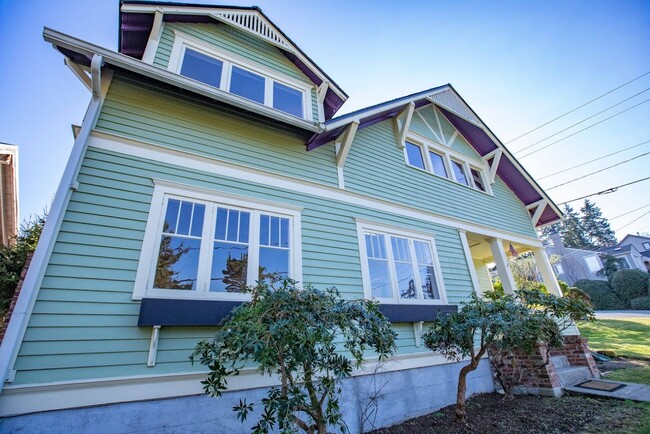 Photo - Gorgeous Vintage Home in Downtown Langley with Detached Guest Studio!!