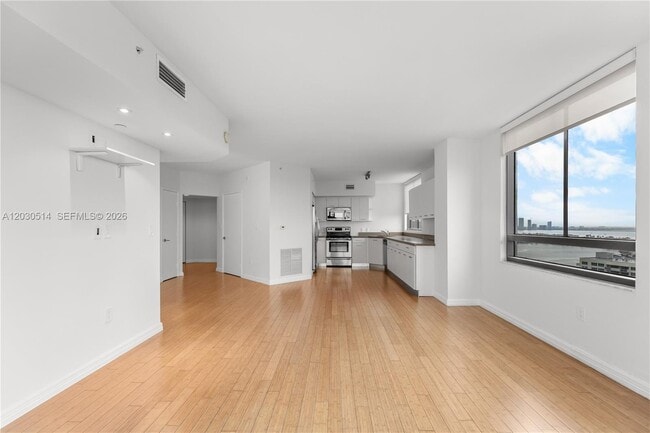 Building Photo - 1330 West Ave Unit 2207