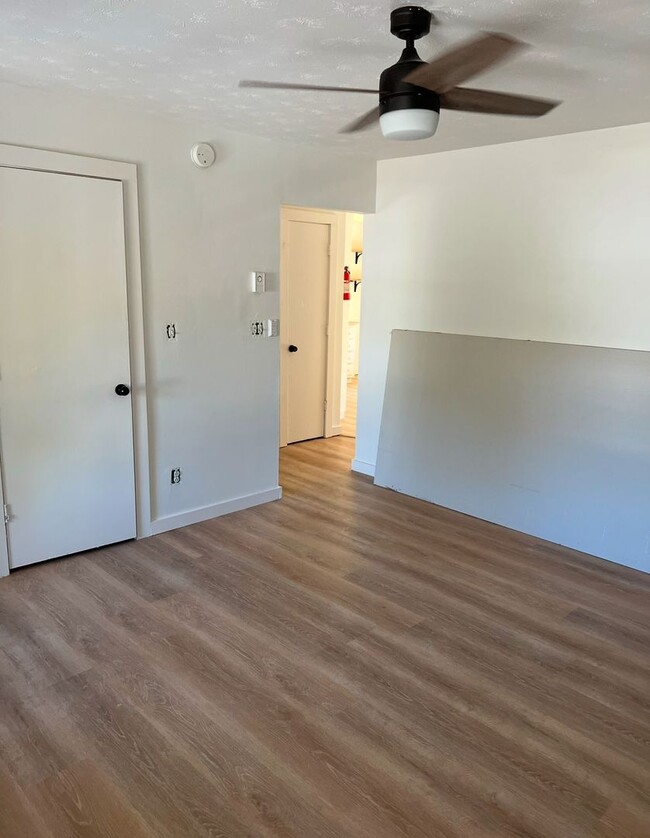 Photo - Knoxville 37920 - 2 bedroom, 1 bath Apartment - Text Tara Hayes (865) 242-8010 - Visit REARENT.CO...
