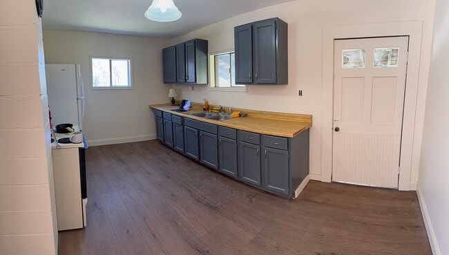 Photo - 525 Allen Dr