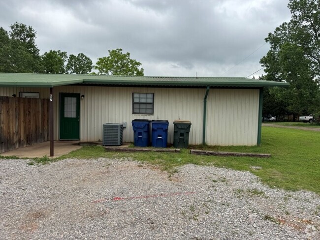 Building Photo - Updated 2 bed 1 bath duplex in Blanchard p... Rental