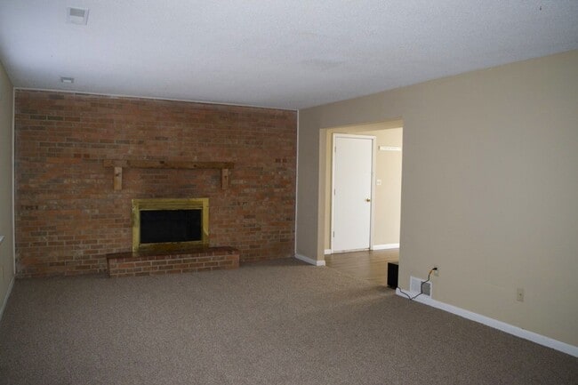 Photo - Nice 3 Bedroom 2.5 Bathroom Townhome
