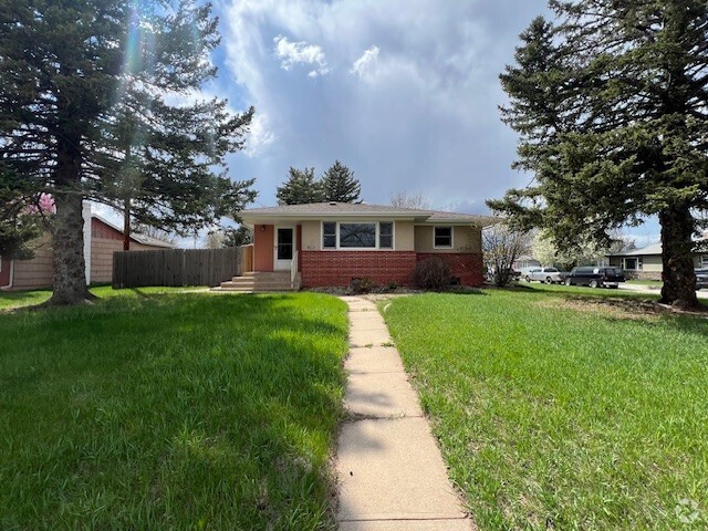 Building Photo - 1701 32nd St Rental
