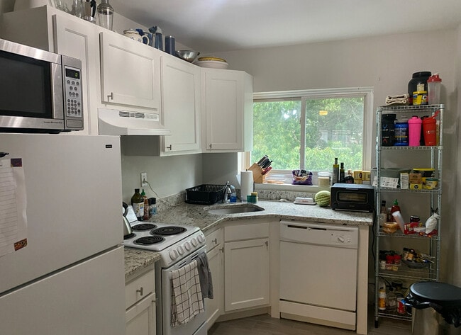 Building Photo - 63 Selkirk Rd Unit 6
