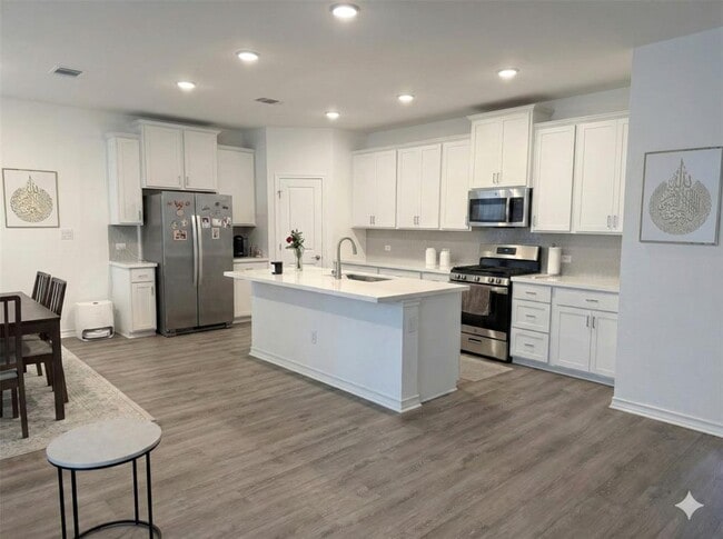 Building Photo - 1611 Alana Fls Ave