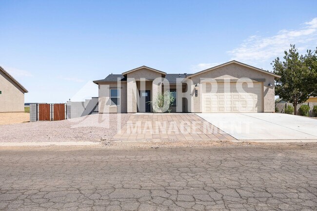 Building Photo - Beautiful Upgraded Home with Furnishings i...