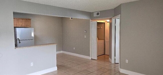 Photo - 301 Palm Way Unidad 107