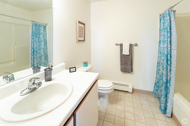 2 BR, 1 BA