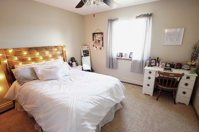 Photo - Stratford Square