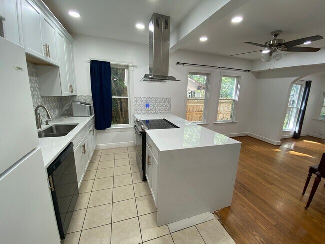 Photo - 803 E 32nd St Unidad A