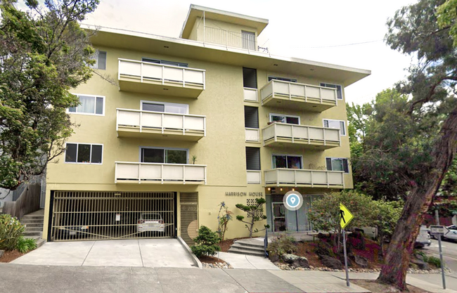 Spacious 2BD/2BA Apartment with Private De... - Spacious 2BD/2BA Apartment with Private De...