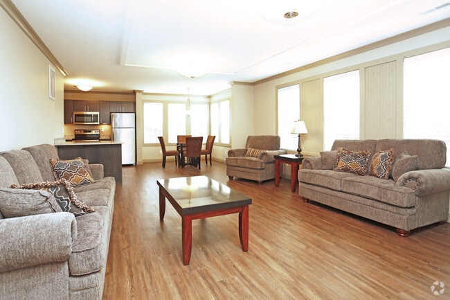 4 BR, 4.5 BA - living room - 808 S Linden