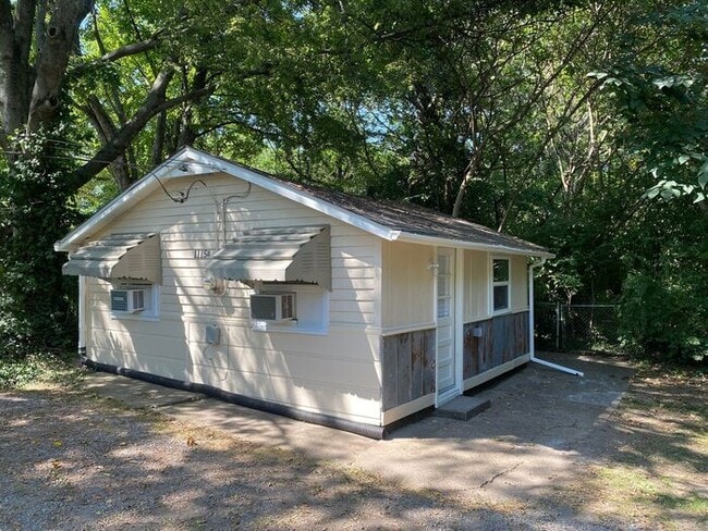 Building Photo - Cute 1BR / 1 BA Cottage in East Nashville Rental