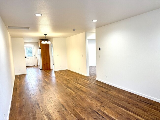 Photo - Brand new 3 bedroom 2 bath Sutherlin duplex