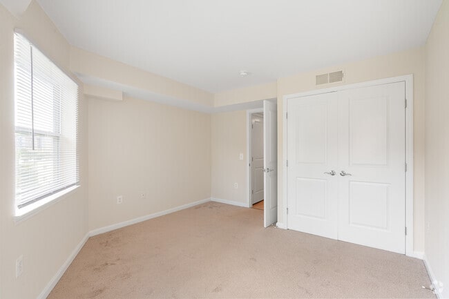 1BR, 1BA - 647SF - Bedroom