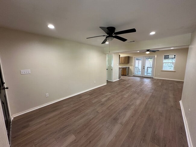 Photo - 700 Bradford St