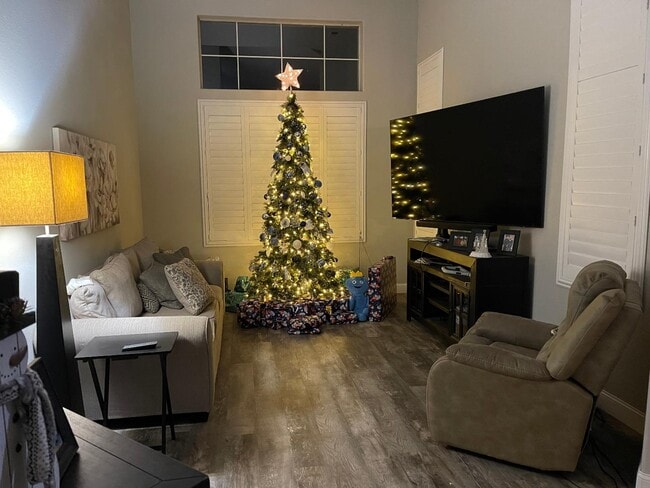Photo - 214 Astor Way