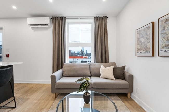 Photo - 887 Somerset St W Unité 101