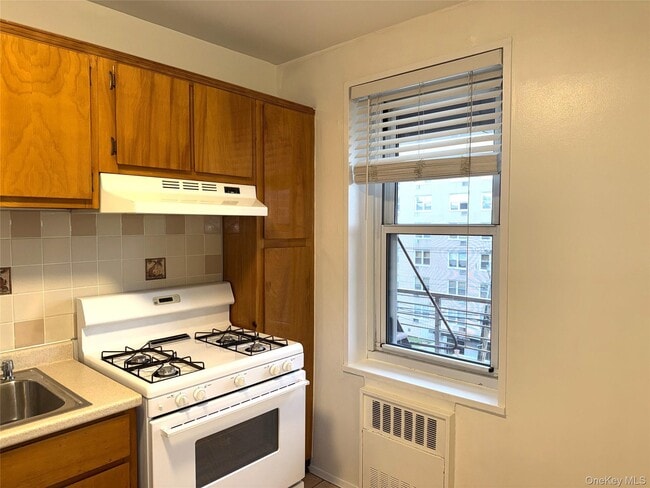 Photo - 370 Westchester Ave Unit 4R