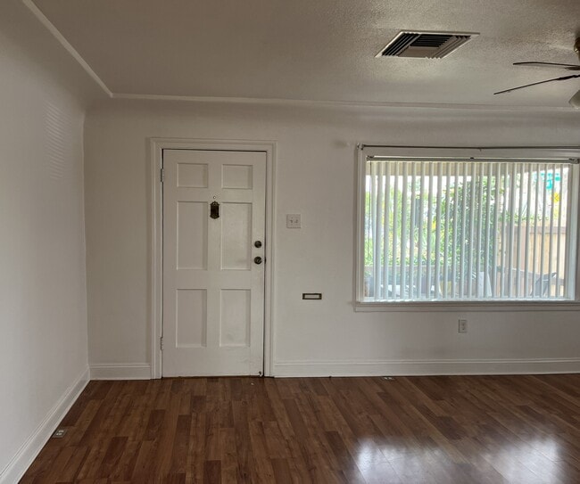 Photo - 901 Castaic Ave