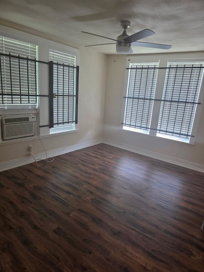 Photo - 8133 Brandon St