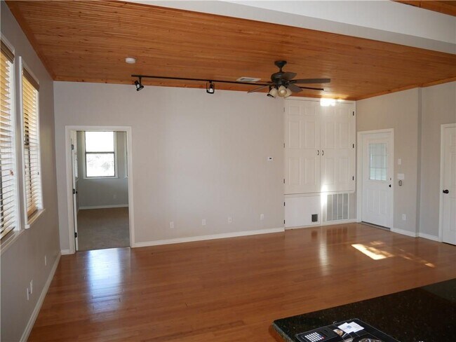 Photo - 16216 Stewart Rd Unit B