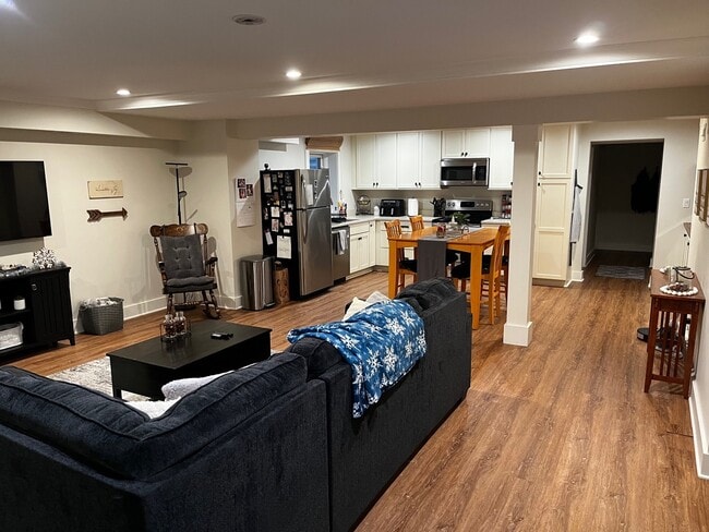 Photo - 1407 W Cossitt Ave Unit 4